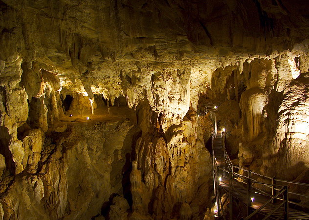 Королевская комната в одной из пещер Национального парка Мулу