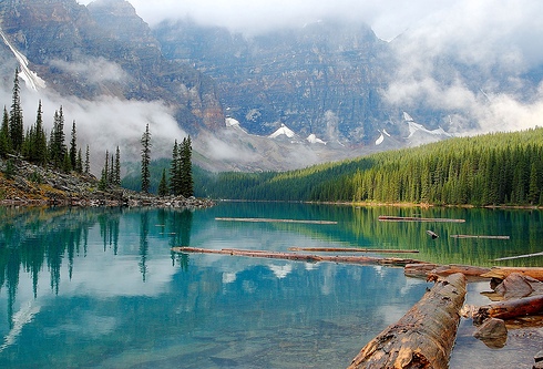 Лазурные горные озера в Канаде