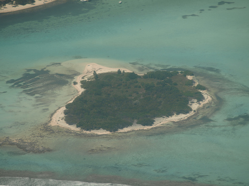 Вид сверху на один из Каймановых островов