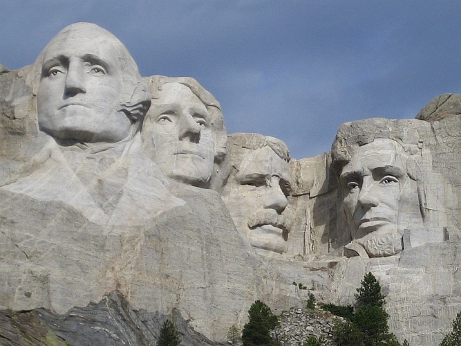 Знаменитые скульптуры политиков из скал в США