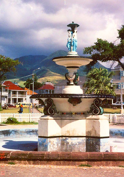 Фонтан в центре столицы Сент-Китс и Невис