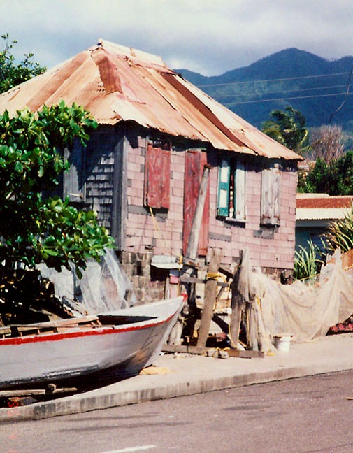 Типичные постройки домов в Сент-Китс и Невис