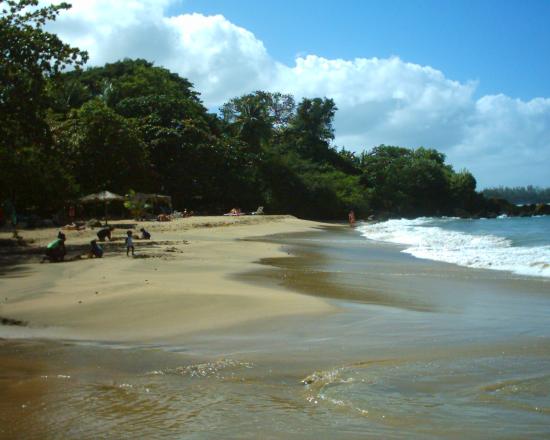 Волны на побережье Тринидад и Тобаго