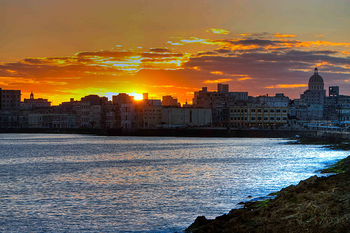 Золотое солнце над берегами Кубы