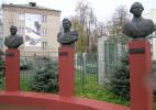 Памятники знаменитым военачальникам в военном музее Памятники знаменитым военачальникам в военном музее