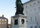Памятник Моцарту Памятник Моцарту