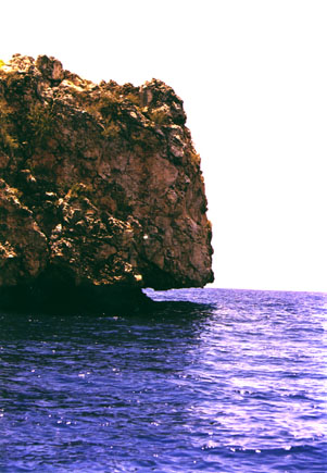 Скалистые берега Острова Навасса