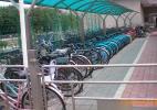 Велосипедная стоянка у станции метро