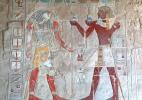 Погребальный храм царицы Хатшепсут.Фреска  Хорус и фараон