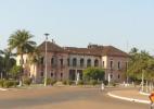 Полуразваленный президентский дворец. Бисау, Гвинея-Бисау