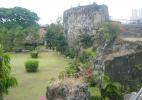 Крепость Интрамурос в городе Манила на Филиппинах. Руины