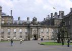 Холирудский дворец в Эдинбурге