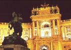 Императорский дворец Хофбург в Инсбруке в Австрии. Ночная подсветка