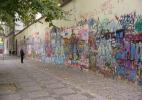 Стена Леннона в городе Прага в Чехии