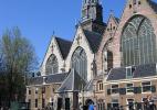 Церковь Ауде-Керк в городе Амстердаме в Нидерландах